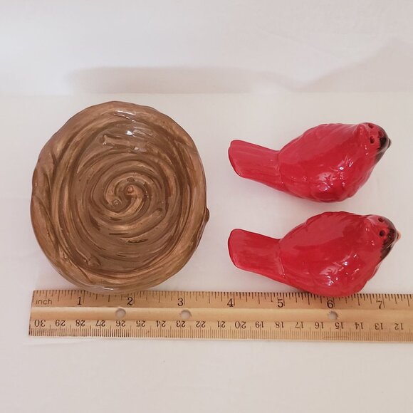 Red Cardinal Bird Salt Pepper Shakers Nest Tray - Picture 10 of 14